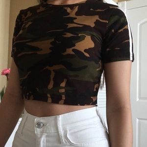 camo crop top🤍